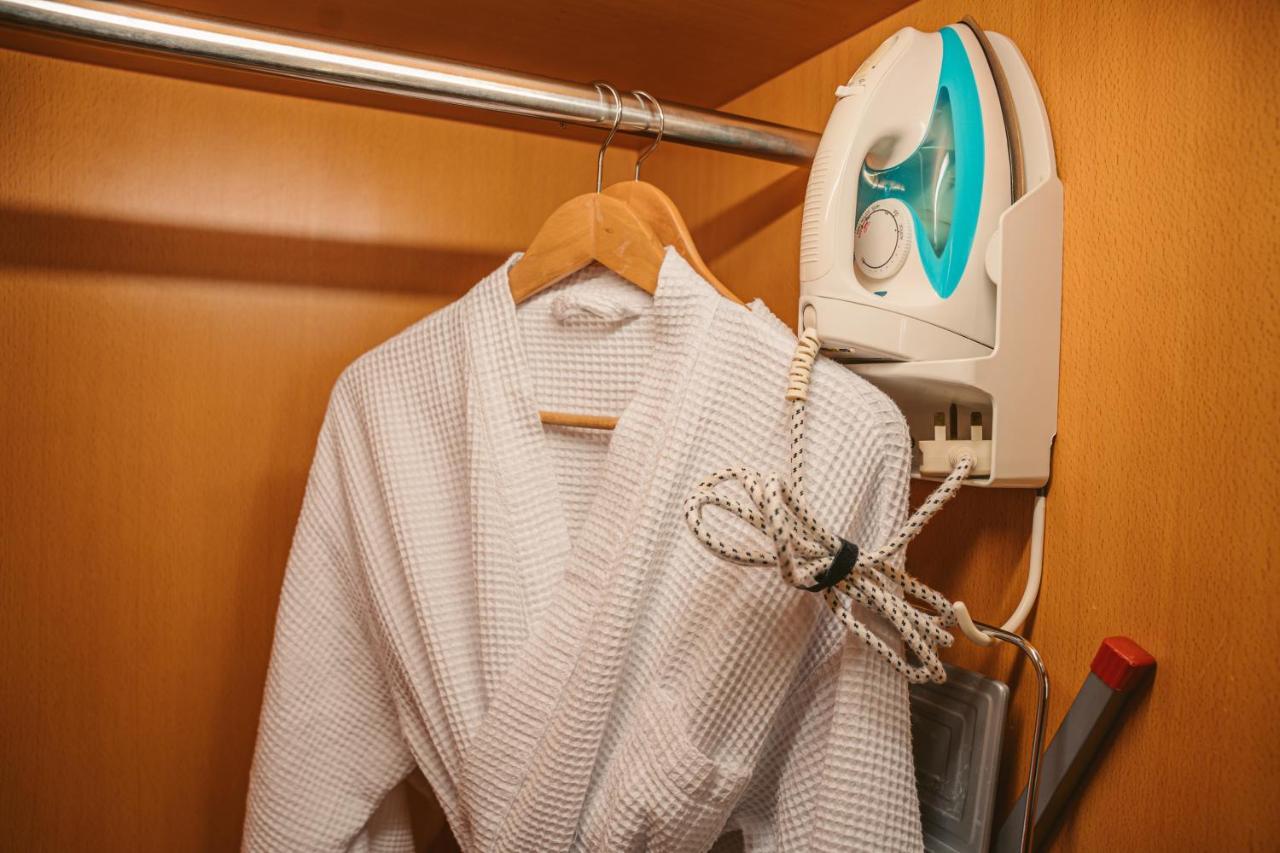 St Giles Gardens Hotel Kuala Lumpur Zewnętrze zdjęcie A bathrobe
