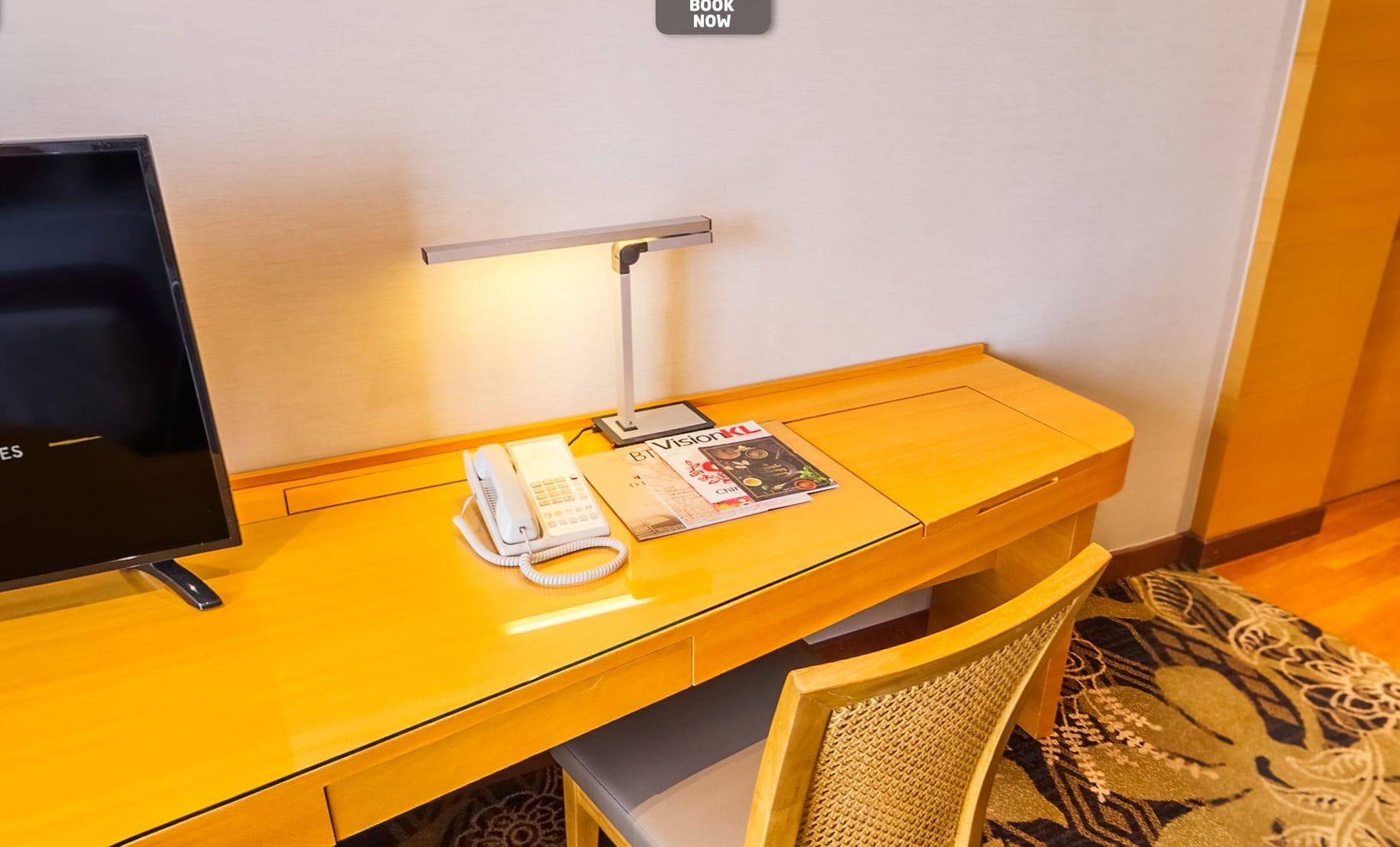 St Giles Gardens Hotel Kuala Lumpur Zewnętrze zdjęcie A desk lamp