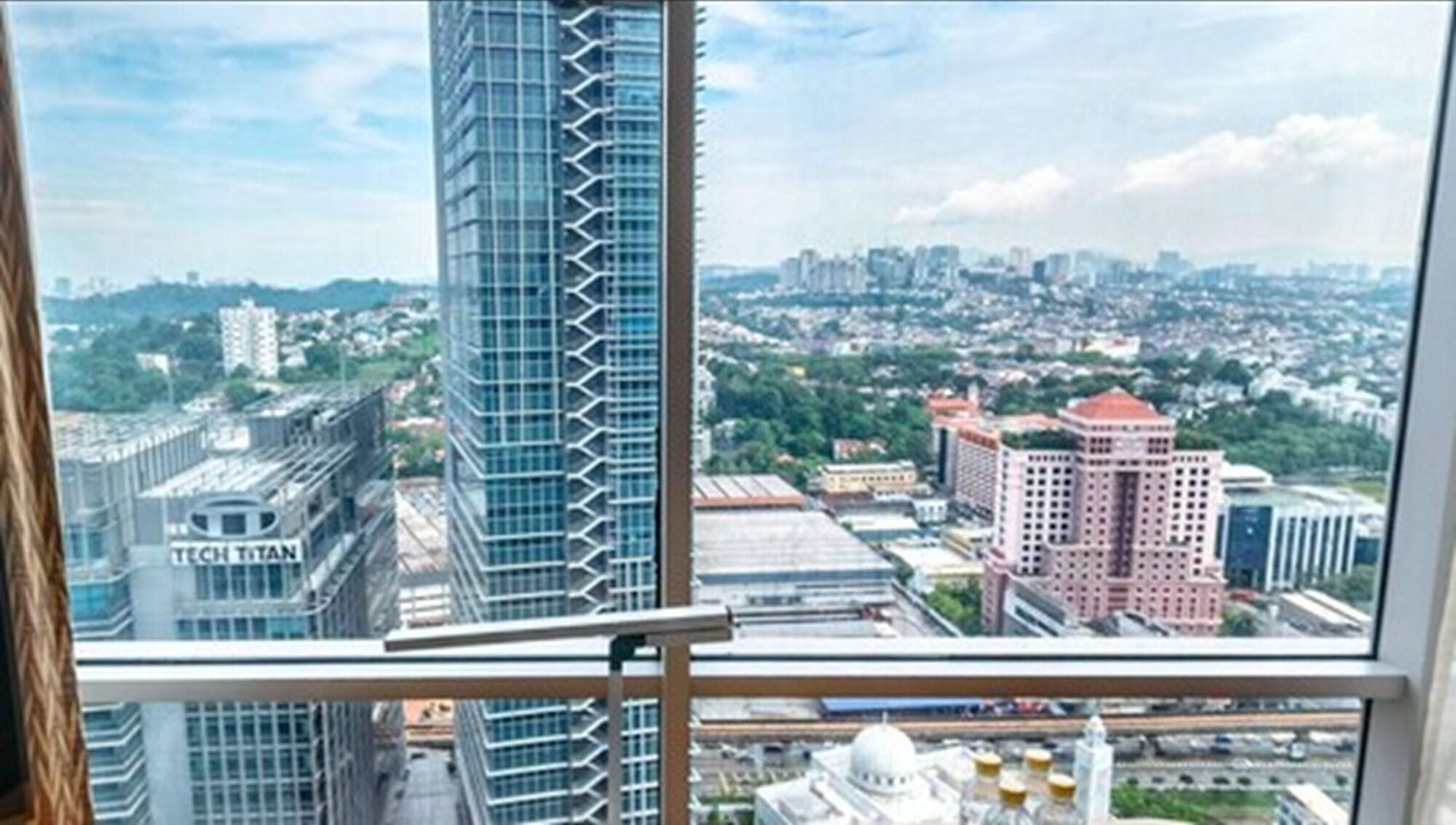 St Giles Gardens Hotel Kuala Lumpur Zewnętrze zdjęcie View from the 36th floor of the tower