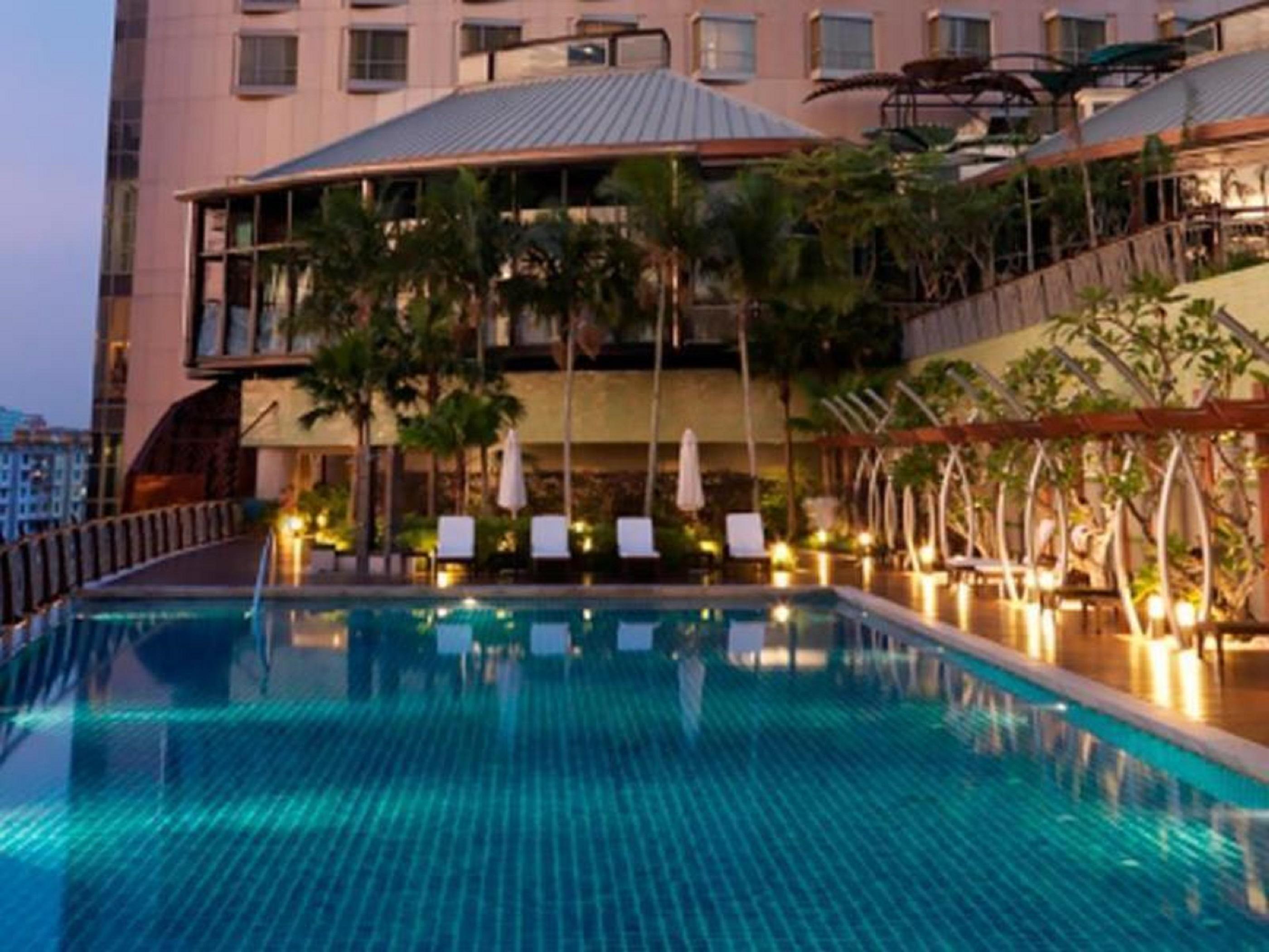 St Giles Gardens Hotel Kuala Lumpur Zewnętrze zdjęcie The swimming pool at the hotel