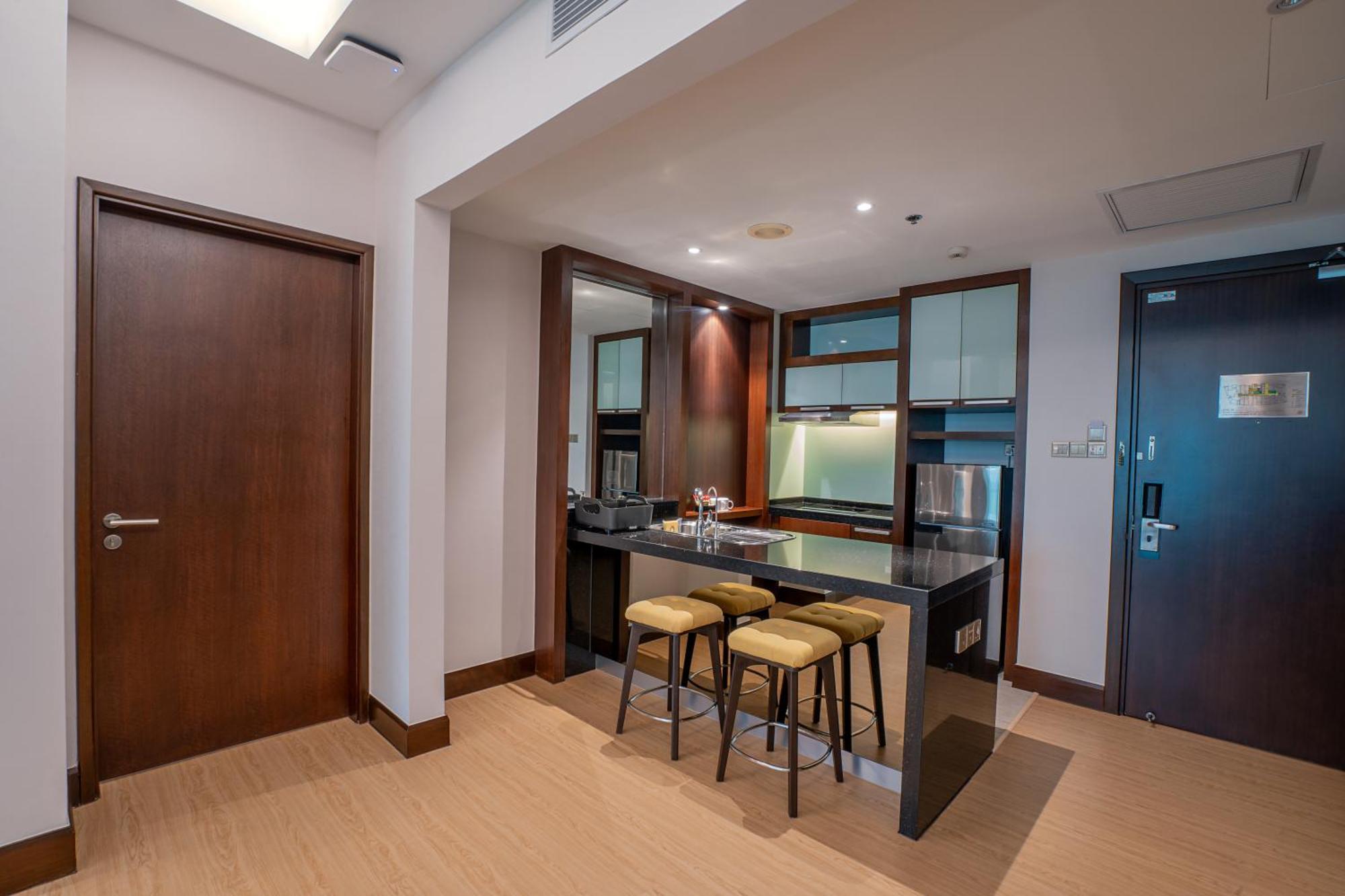 St Giles Gardens Hotel Kuala Lumpur Zewnętrze zdjęcie A kitchen in a serviced apartment in Kuala Lumpur, Malaysia